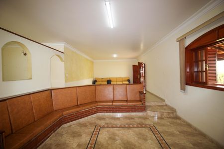 Casa para alugar com 660m², 5 quartos e 3 vagasSala