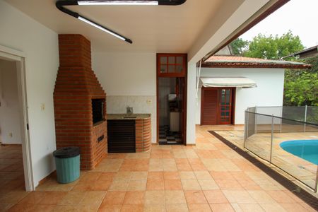 Casa para alugar com 660m², 5 quartos e 3 vagasÁrea comum - Churrasqueira