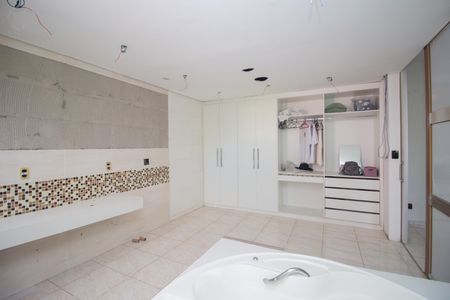 Casa à venda com 380m², 2 quartos e 12 vagasBanheiro da Suíte