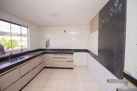 Casa à venda com 380m², 2 quartos e 12 vagasCozinha