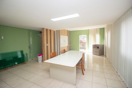 Casa à venda com 380m², 2 quartos e 12 vagasSala