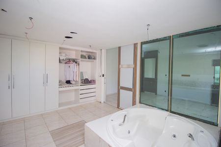 Casa à venda com 380m², 2 quartos e 12 vagasBanheiro da Suíte