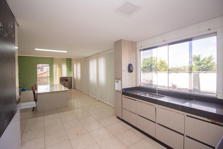 Casa à venda com 380m², 2 quartos e 12 vagasCozinha