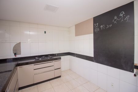 Casa à venda com 380m², 2 quartos e 12 vagasCozinha