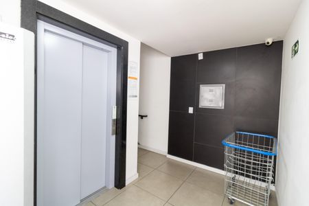 Studio para alugar com 32m², 1 quarto e 1 vaga Studio para alugar com 32m², 1 quarto e 1 vagaHall de entrada