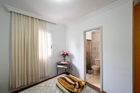 Apartamento à venda com 130m², 4 quartos e 2 vagasSuíte 1