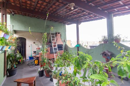 Casa à venda com 70m², 3 quartos e 2 vagas Casa à venda com 70m², 3 quartos e 2 vagasCobertura