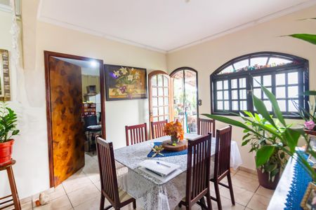 Casa à venda com 70m², 3 quartos e 2 vagas Casa à venda com 70m², 3 quartos e 2 vagasSala de Jantar