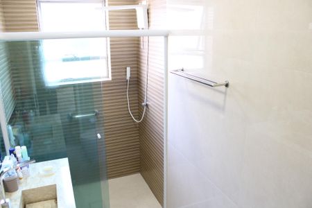 Casa à venda com 115m², 2 quartos e 1 vagaBanheiro