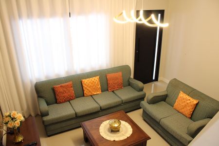 Casa à venda com 115m², 2 quartos e 1 vagaSala