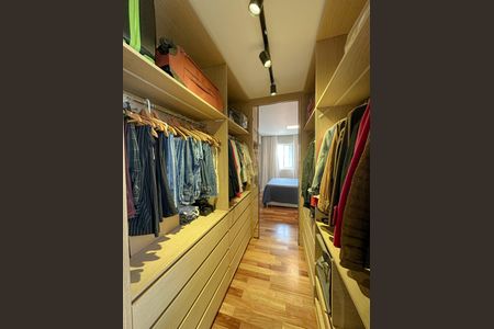 Apartamento à venda com 190m², 3 quartos e 3 vagasCloset Suíte 1