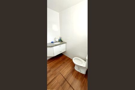 Banheiro de casa para alugar com 2 quartos, 47m² em Conjunto Residencial Salvador Tolezani, São Paulo