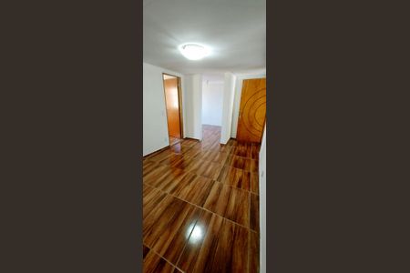 Sala de casa para alugar com 2 quartos, 47m² em Conjunto Residencial Salvador Tolezani, São Paulo