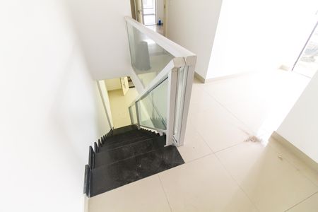 Casa à venda com 250m², 3 quartos e 2 vagas Casa à venda com 250m², 3 quartos e 2 vagasHall