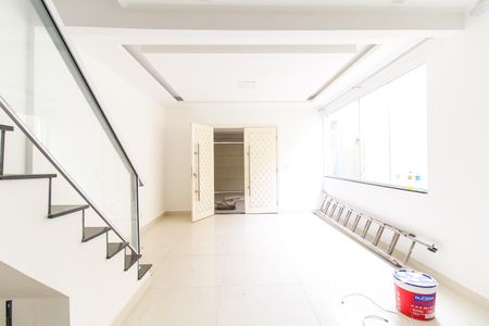 Casa à venda com 250m², 3 quartos e 2 vagas Casa à venda com 250m², 3 quartos e 2 vagasSala