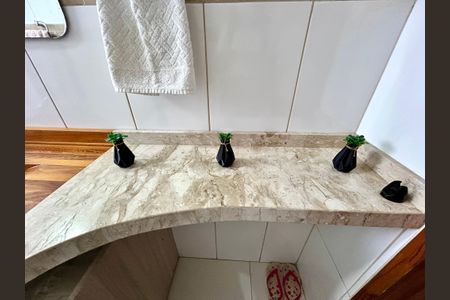 Apartamento à venda com 60m², 2 quartos e 1 vaga Apartamento à venda com 60m², 2 quartos e 1 vagaBanheiro