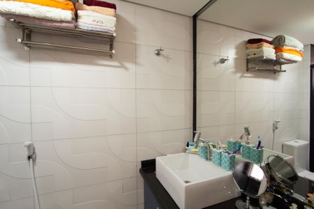 Apartamento à venda com 82m², 2 quartos e 2 vagasBanheiro da Suíte 2