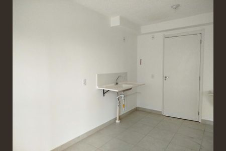 Sala com cozinha integrada de apartamento para alugar com 2 quartos, 35m² em Guaiauna, São Paulo