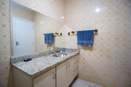 Casa para alugar com 261m², 3 quartos e 2 vagasBanheiro Social