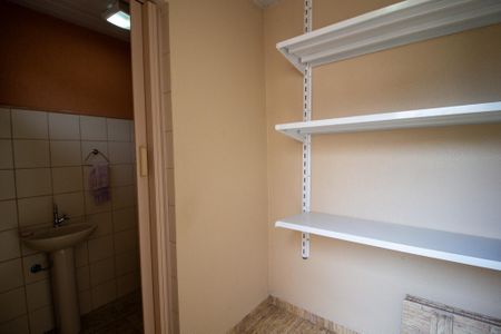 Casa para alugar com 261m², 3 quartos e 2 vagasBanheiro de Serviço