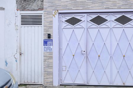 Casa à venda com 209m², 3 quartos e 2 vagasPlaca instalada na fachada do imóvel - Código da placa SDJH-223