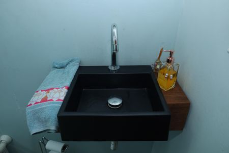 Casa à venda com 209m², 3 quartos e 2 vagasBanheiro 3 - Lavabo