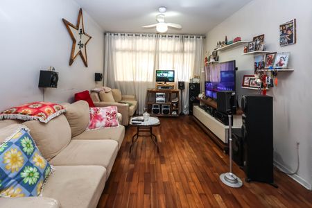 Casa à venda com 128m², 3 quartos e 2 vagasSala