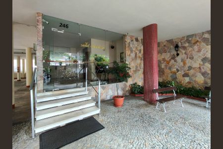 Apartamento à venda com 90m², 2 quartos e 1 vagaFachada e portaria