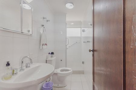 Apartamento à venda com 169m², 4 quartos e 2 vagas Apartamento à venda com 169m², 4 quartos e 2 vagasBanheiro da Suíte