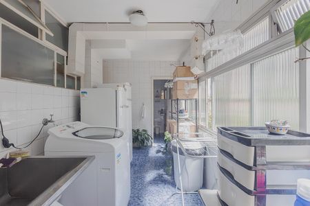 Apartamento à venda com 169m², 4 quartos e 2 vagas Apartamento à venda com 169m², 4 quartos e 2 vagasÁrea de Serviço