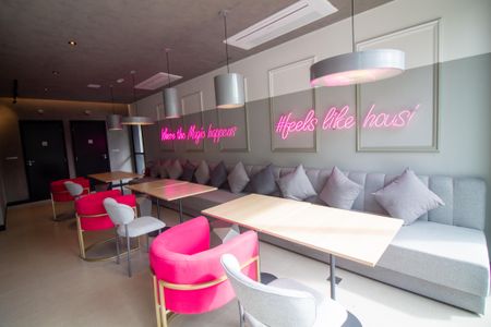 Studio para alugar com 40m², 1 quarto e sem vaga Studio para alugar com 40m², 1 quarto e sem vagaÁrea comum - Sky Bar