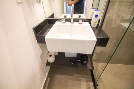 Banheiro de kitnet/studio à venda com 1 quarto, 40m² em Brooklin, São Paulo