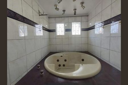 Casa para alugar com 175m², 3 quartos e 3 vagas Casa para alugar com 175m², 3 quartos e 3 vagasBanheiro