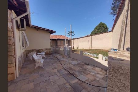 Casa para alugar com 175m², 3 quartos e 3 vagas Casa para alugar com 175m², 3 quartos e 3 vagasÁrea externa