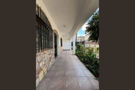 Casa para alugar com 150m², 3 quartos e 2 vagas Casa para alugar com 150m², 3 quartos e 2 vagasVaranda