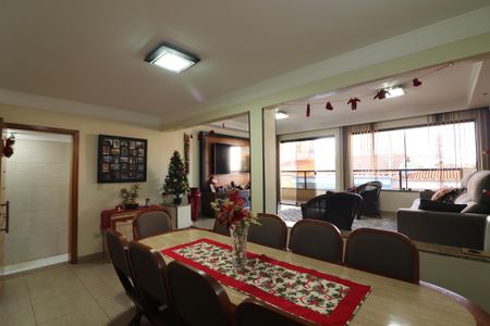 Casa à venda com 162m², 3 quartos e 2 vagasSala jantar 