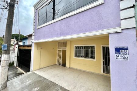 Casa à venda com 100m², 2 quartos e 1 vaga Casa à venda com 100m², 2 quartos e 1 vagaFachada