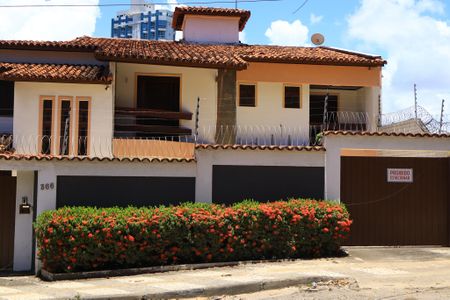 Casa para alugar com 782m², 8 quartos e 7 vagas Casa para alugar com 782m², 8 quartos e 7 vagasFachada