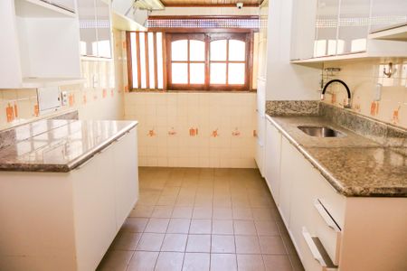 Casa para alugar com 782m², 8 quartos e 7 vagas Casa para alugar com 782m², 8 quartos e 7 vagasCozinha