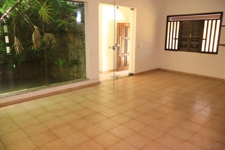 Sala 1 de casa para alugar com 8 quartos, 451m² em Caminho das Árvores, Salvador