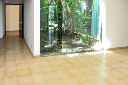 Casa para alugar com 782m², 8 quartos e 7 vagas Casa para alugar com 782m², 8 quartos e 7 vagasSala 1