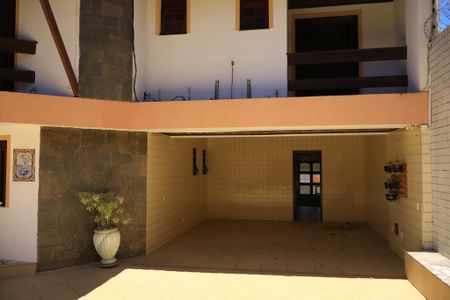 Casa para alugar com 782m², 8 quartos e 7 vagas Casa para alugar com 782m², 8 quartos e 7 vagasFachada