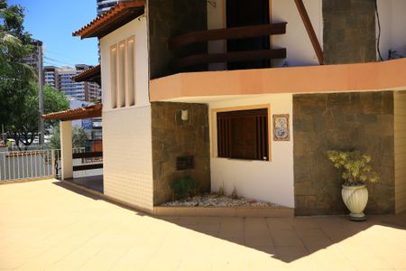 Casa para alugar com 782m², 8 quartos e 7 vagas Casa para alugar com 782m², 8 quartos e 7 vagasFachada