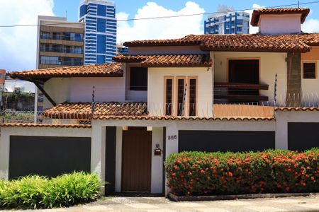 Casa para alugar com 782m², 8 quartos e 7 vagas Casa para alugar com 782m², 8 quartos e 7 vagasFachada