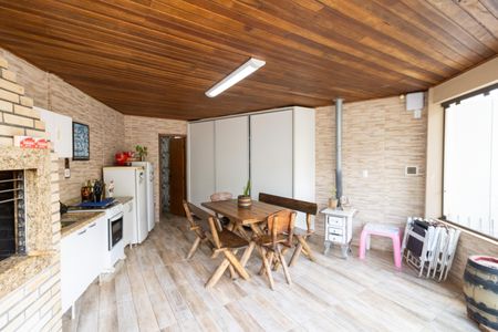 Casa à venda com 229m², 3 quartos e 4 vagasChurrasqueira