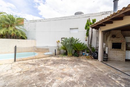 Casa à venda com 229m², 3 quartos e 4 vagasQuintal