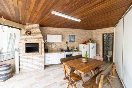 Casa à venda com 229m², 3 quartos e 4 vagasChurrasqueira