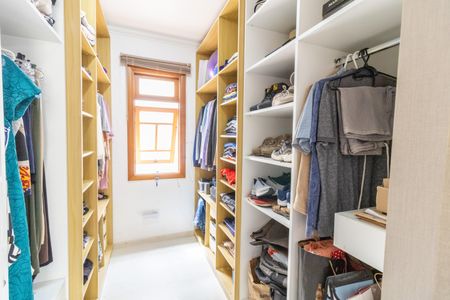 Casa à venda com 229m², 3 quartos e 4 vagasCloset da suíte
