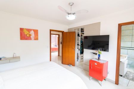 Casa à venda com 229m², 3 quartos e 4 vagasSuíte