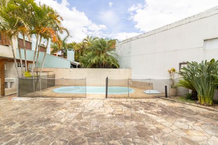 Casa à venda com 229m², 3 quartos e 4 vagasQuintal